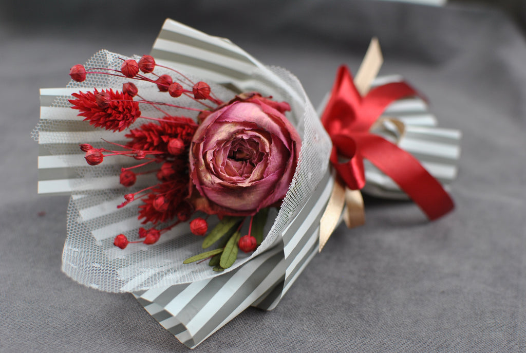 Top 6 Factors: Why Preserved Roses Triumph Over Fresh Flowers