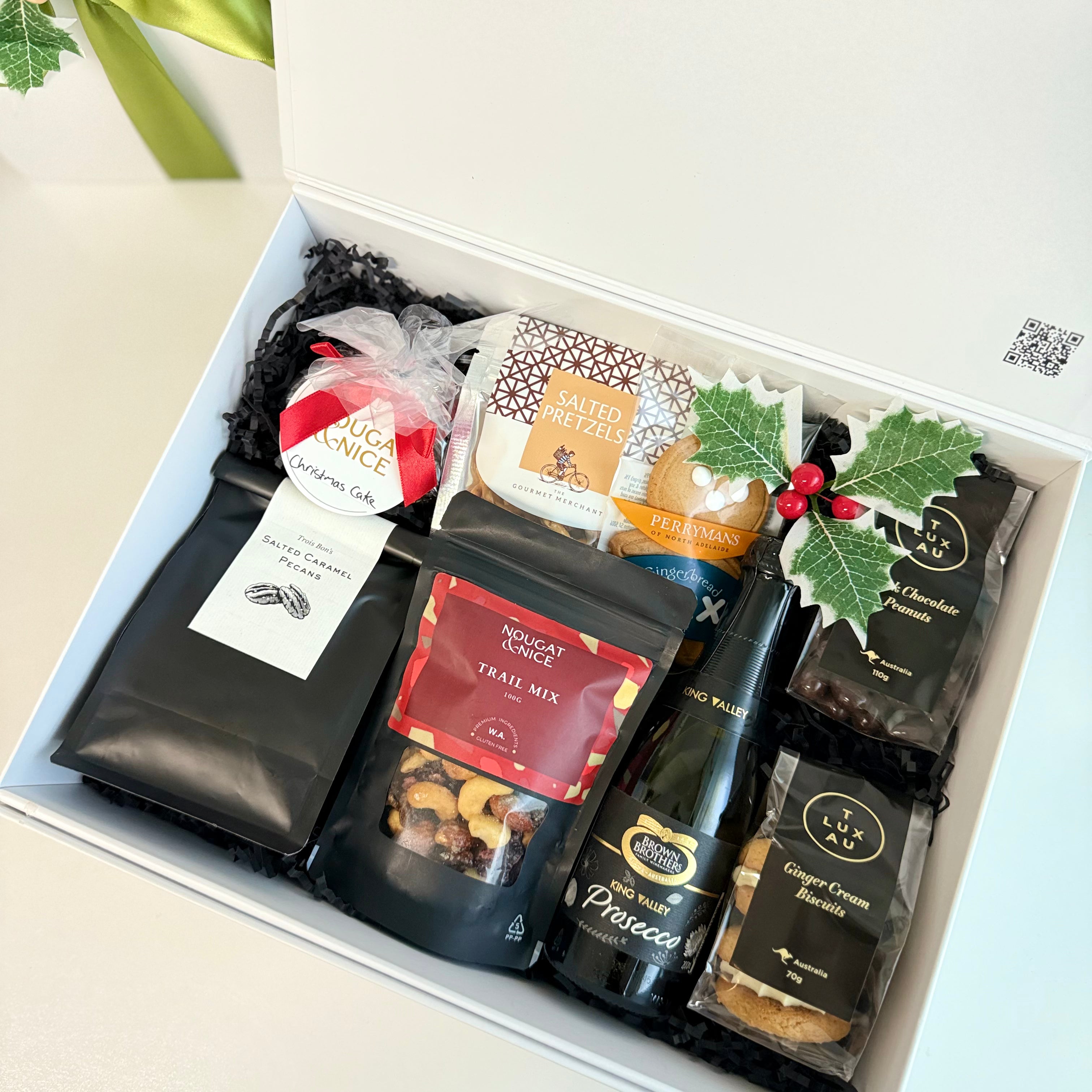 CHRISTMAS MIX GOURMET GIFT BOX