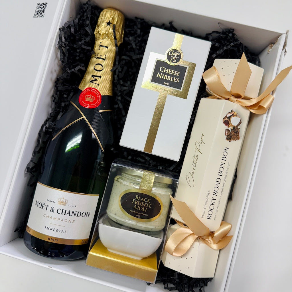 MOËT CHRISTMAS BON BON HAMPER