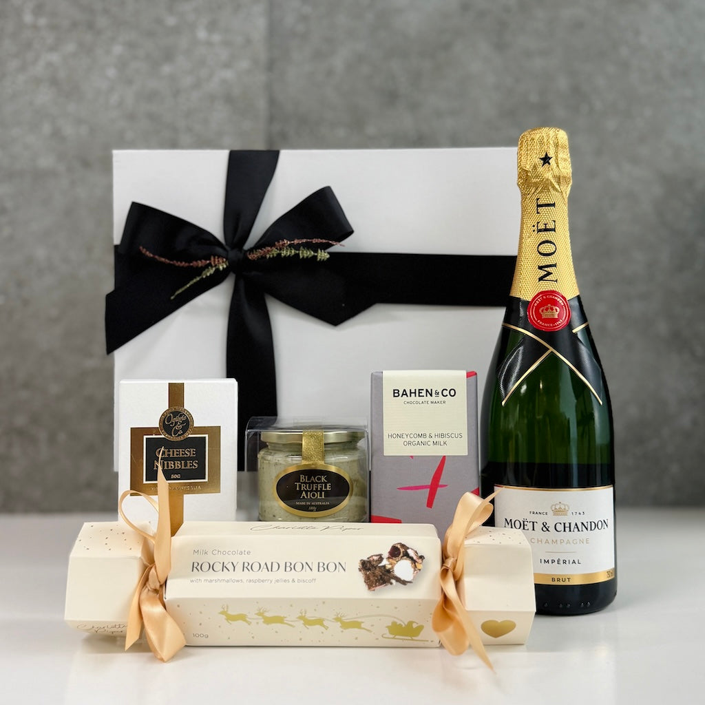 MOËT CHRISTMAS BON BON HAMPER