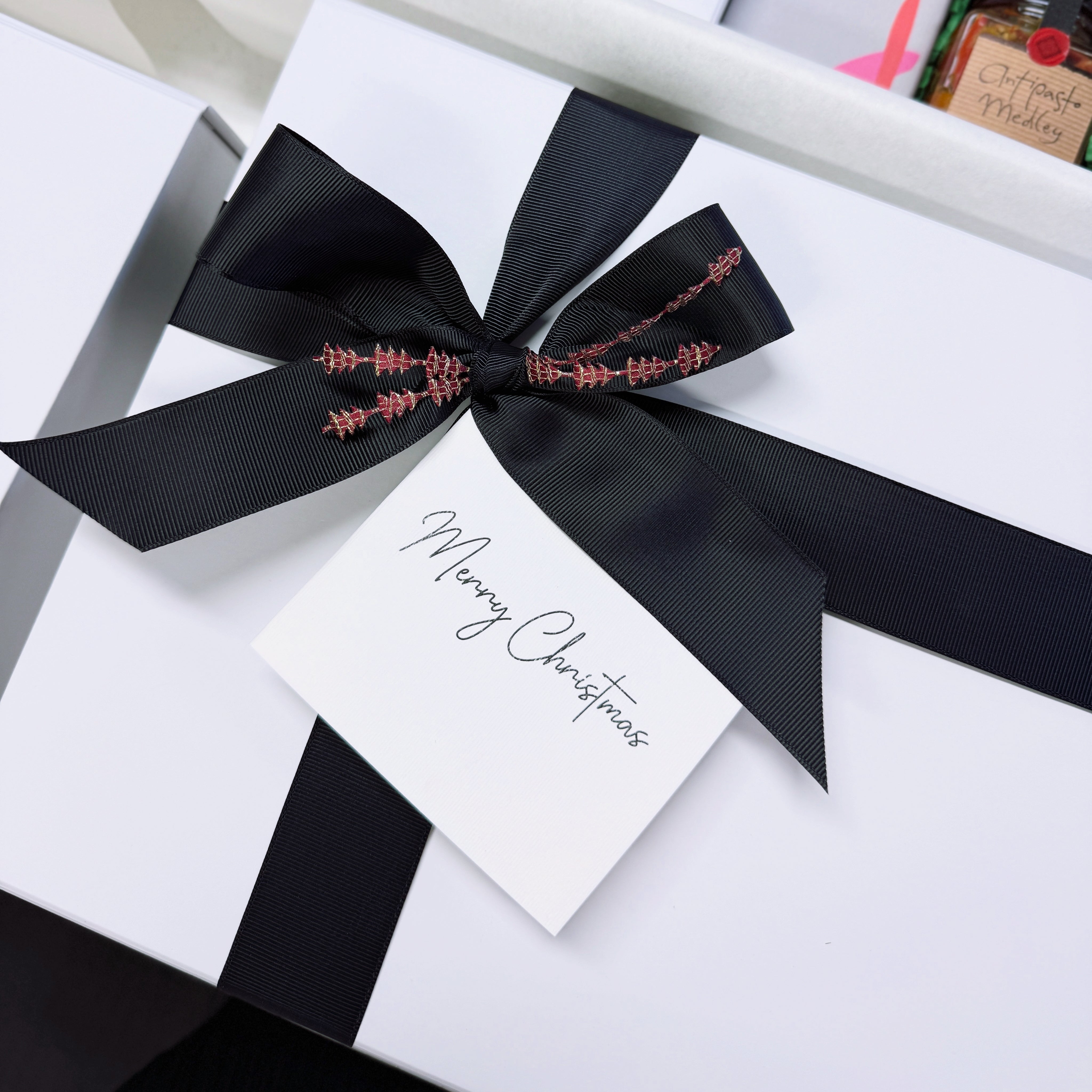 CHRISTMAS RED GIFT BOX